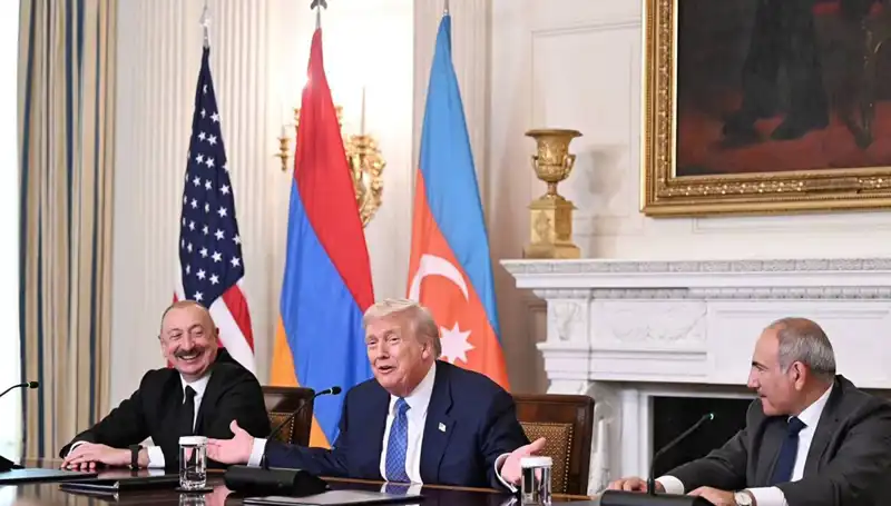 Aliyev'den Ermenistan'a Acil "Anayasa" Çağrısı: Zaman Kaybetmeye Gerek Yok!