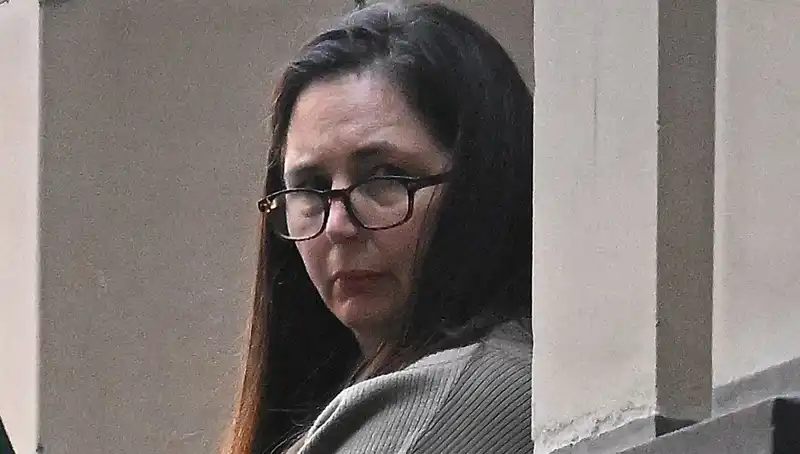 Zehirli Mantarlar: Renkli Tabakların Arkasındaki Karanlık Suçun Anatomisi