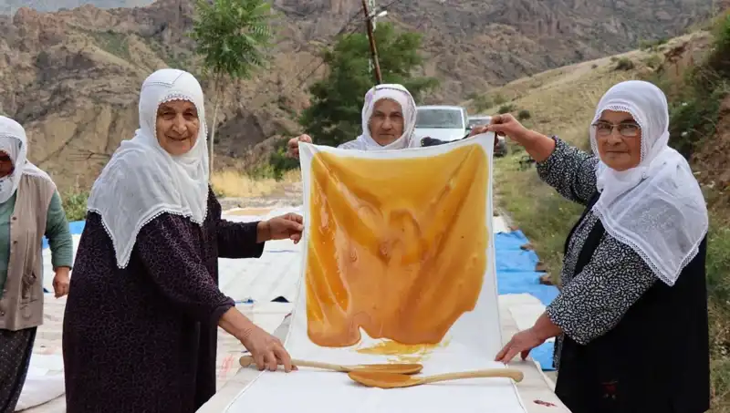 Yaz Aylarında Un ile Pişirilen Sağlıklı Besin: Geleneksel Kurutma Yöntemi