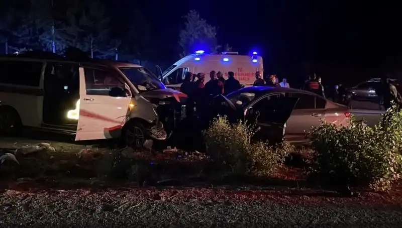 Ters Yön Faciası: Kafa Kafaya Çarpışma Can Aldı, Yaralılar Var