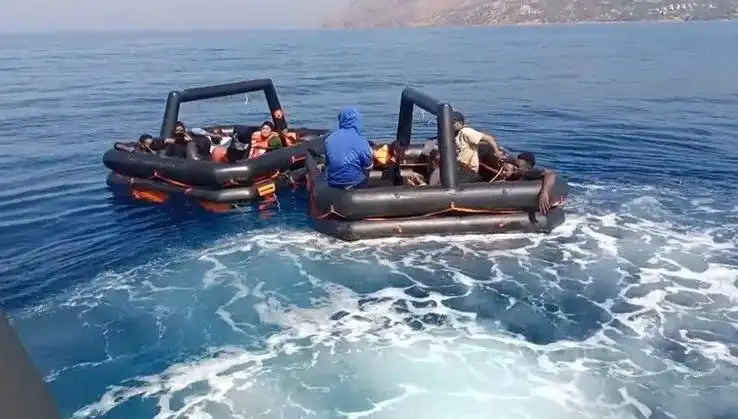 Ayvacık’ta Göçmen Kaçakçılığına Darbe: 19 Kaçak Kurtarıldı!
