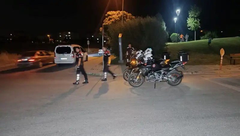 Parkta Kanlı Kavga: 14 Yaşındaki Çocuk Bıçaklanarak Yaralandı