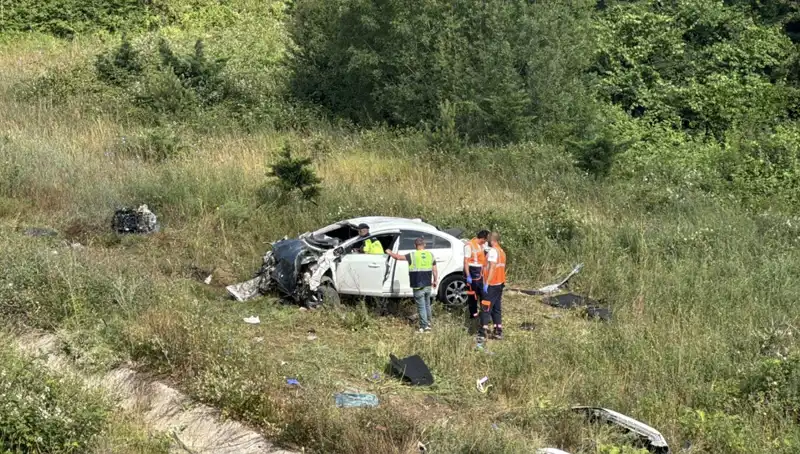 Kuzey Marmara Otoyolu'nda Dehşet Veren Kaza: Şarampole Devrilen Araçta Yaralılar Var
