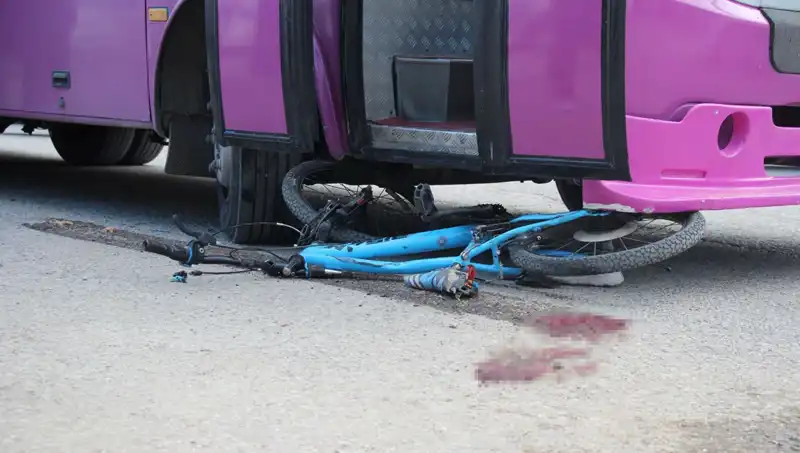 Bisikletiyle Yola Fırlayan Çocuk, Otobüs Kazasında Hayatını Kaybetti
