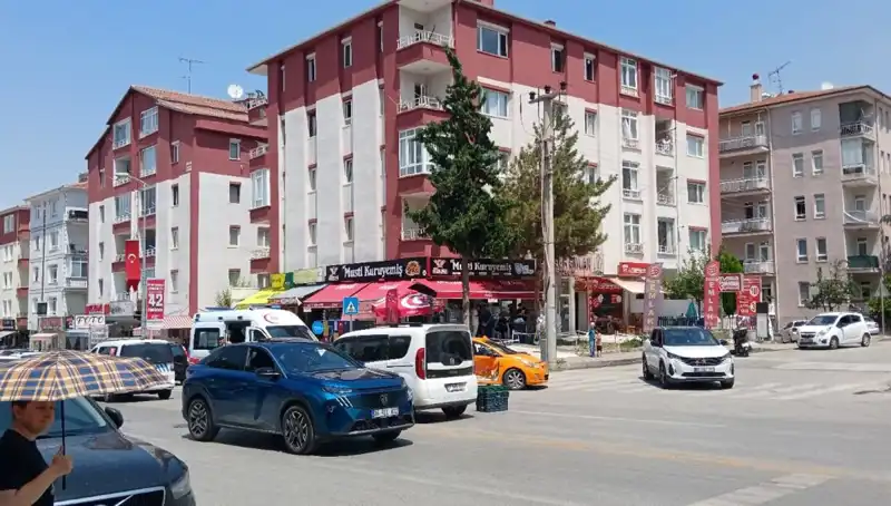 Taksi ve Otomobil Çarpıştı: Şehirdeki Kaza Detayları ve Sonuçları