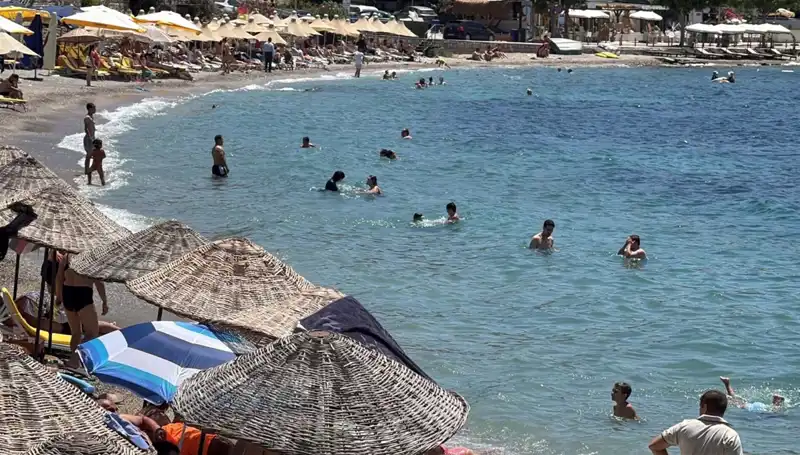 Hava Sıcaklığı 36 Dereceyi Buldu: Plajlar Kalabalıklaştı!