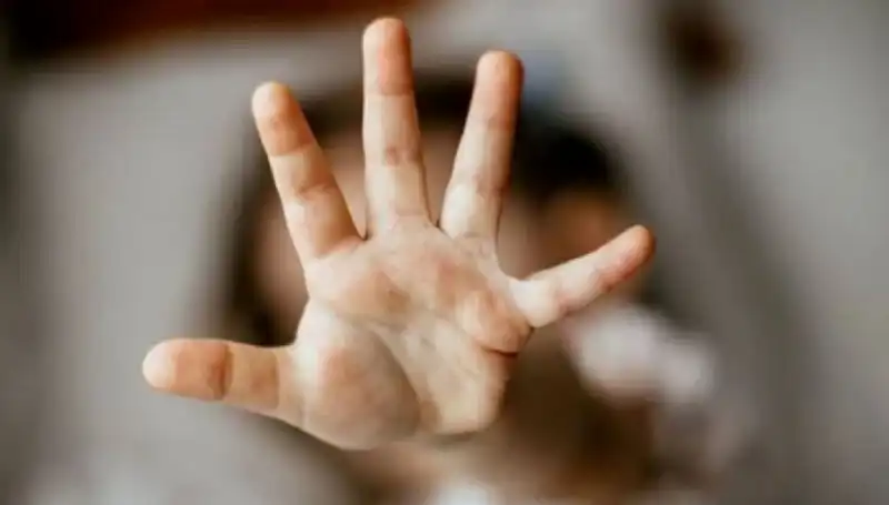 Çocuklarla Uygunsuz Görüntüleri Paylaşan Şüpheli Gözaltına Alındı: Aileler Ne Yapmalı?