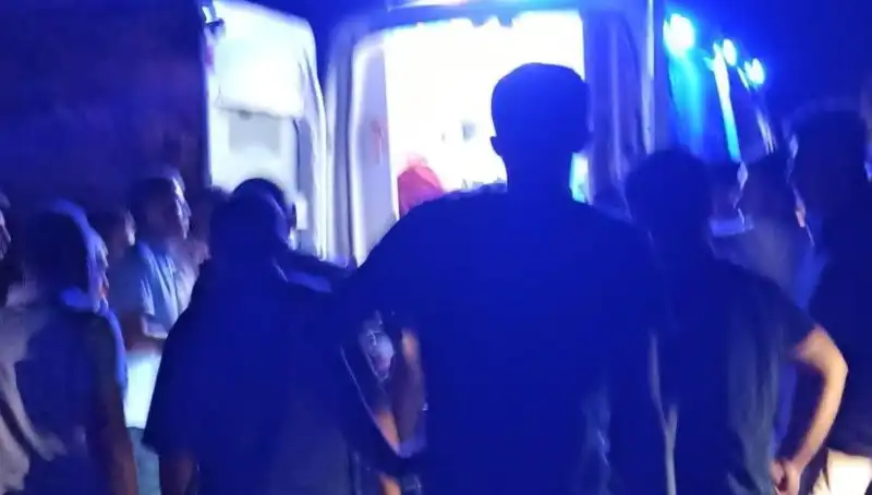 Otomobil Uçuruma Yuvarlandı: Sürücüsü Yaralı, Olay Anı Şoke Etti!
