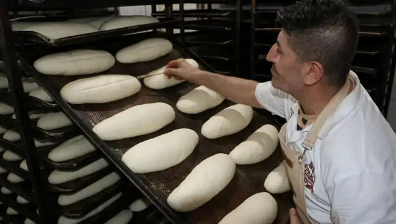 Sıcaklara Meydan Okuyan İşçiler: 250 Derecelik Fırınların Önünde Zorlu Mücadele