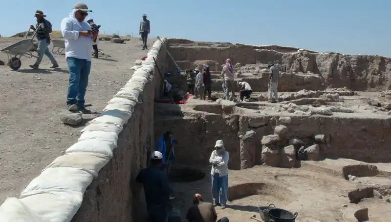 Oylum Höyük'te Yaz Sıcağında Kazı Çalışmaları Tüm Hızıyla Devam Ediyor