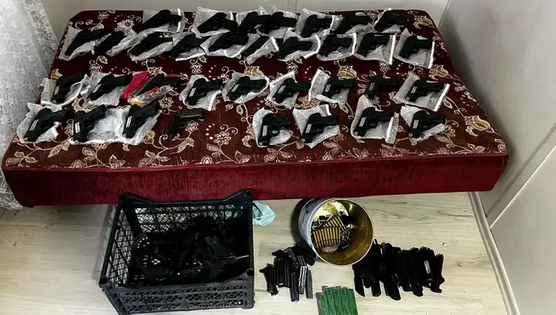 Gaziantep’te Şok Baskın: 45 Silah ve El Bombası Ele Geçirildi