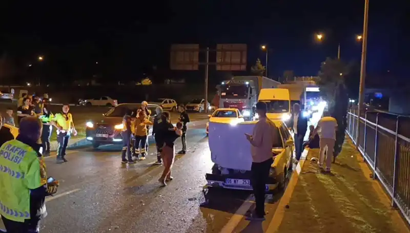 Otoyolda Yaşanan Kuralsız Geri Dönüş Kazası: İki Çocuk ve Dört Yaralı
