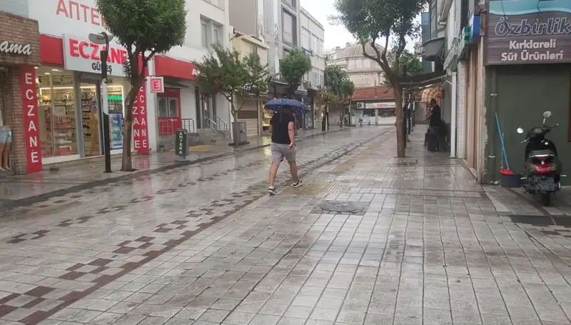 Kırklareli'de Sağanak Yağış Hayatı Olumsuz Etkiledi