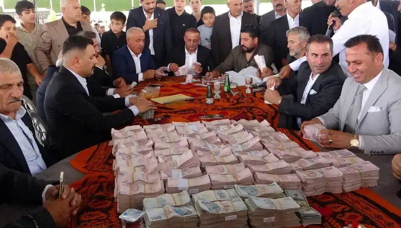 Aşiret Düğününde Şaşırtan Takı Töreni: Gelin 1,5 Kilo, Damat 7,5 Milyon TL Aldı