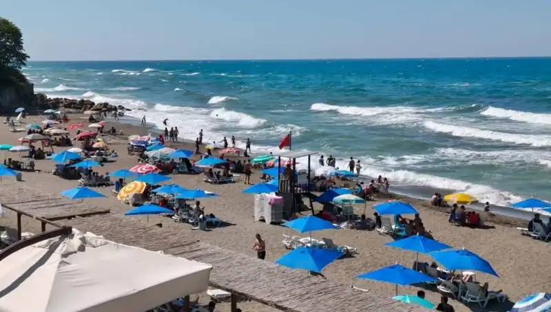 Akçakoca'da Deniz Yasağı: Tatilciler Ne Yapacak?