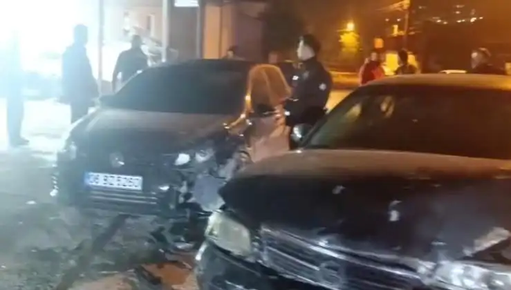 Çevirmeden Kaçan Araç, Kaza Yapınca Ortalık Karıştı
