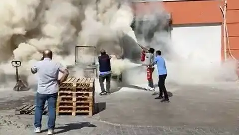 AVM Depolarında Patlayan Yangın Alarmı: Önceden Önlem Alındı mı?