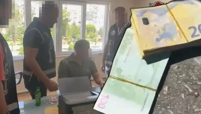 Antalya'da Rüşvet Operasyonu: Görevdeki Memurlar Suçüstü Yakalandı