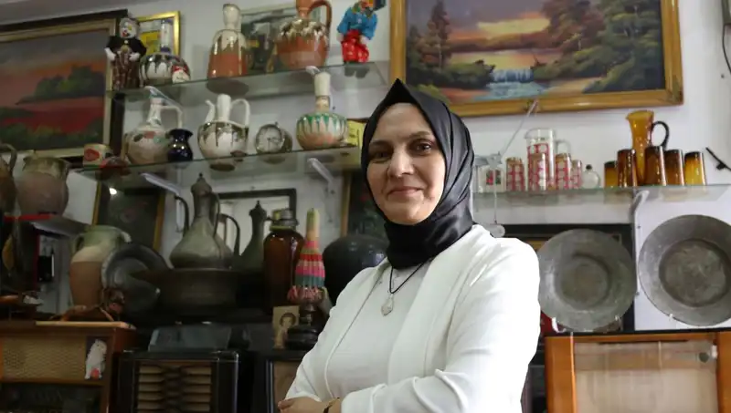 Eşine Kızdığı Eski Eşyalarla Şimdi Para Kazanıyor!