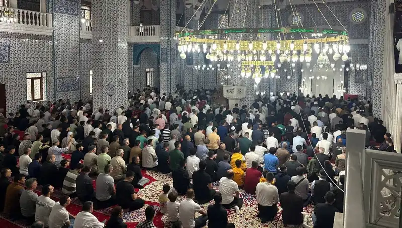 Iğdır’da İlk Bayram Namazı Coşkulu Bir Şekilde Kılındı