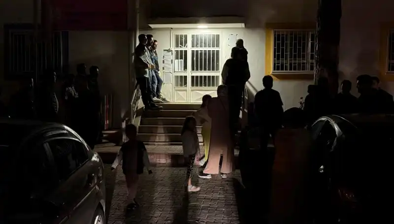 Anaokulu Kaydı İçin Uzun Kuyruklar: Veliler Geceyi Dışarıda Geçirdi