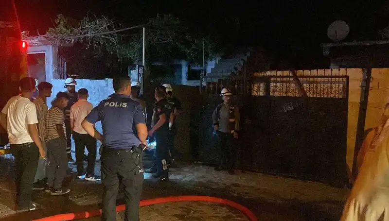 Ailesinin Evinin Yangını: Linçten Polis Kurtardı!
