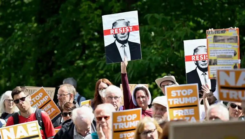 Trump, İskoçya'da Golf Oynarken Protestolarla Karşılaştı!