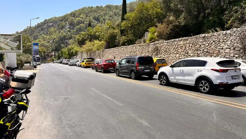 Fethiye-Ölüdeniz Yolunda Tatilciler Uzun Kuyruklar Oluşturdu